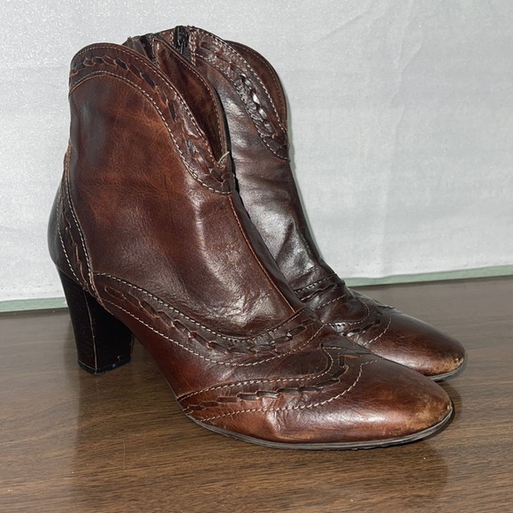 Sesto Meucci Shoes - Sesto Meucci Brown Leather 3” Western Ankle Boots